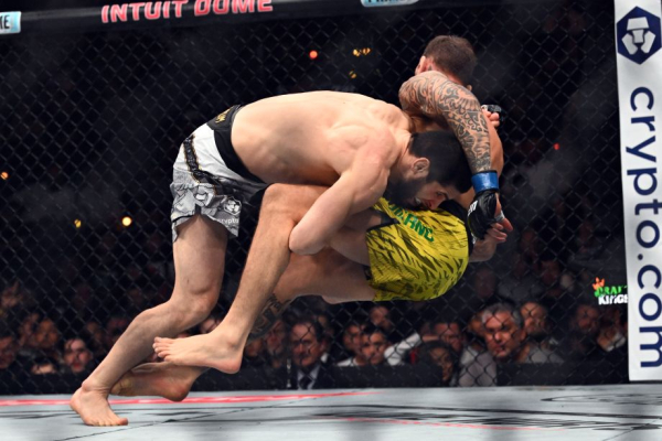 Карьера Ислама Махачева в UFC, переход в полусредний вес, следующий бой, Джек Делла Маддалена, Илия Топурия, лёгкий дивизион