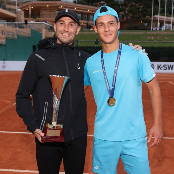 Интервью с российским юниором Саввой Рыбкиным: о победе на юниорском Мастерсе, Федерере, его тренере, Шлемах и любви к шахматам Интервью с российским юниором Саввой Рыбкиным: о победе на юниорском Мастерсе, Федерере, его тренере, Шлемах и любви к шахматам